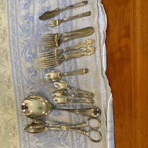 Silver plate silverware misc pieces.